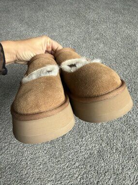 UGG New Chestnut Shearling Platform Slide Slippers size 7
